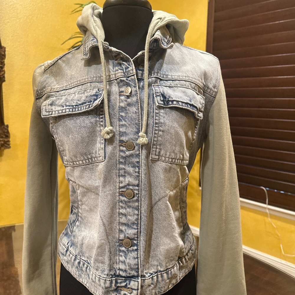 Wash Out/ Faded Jean Jacket